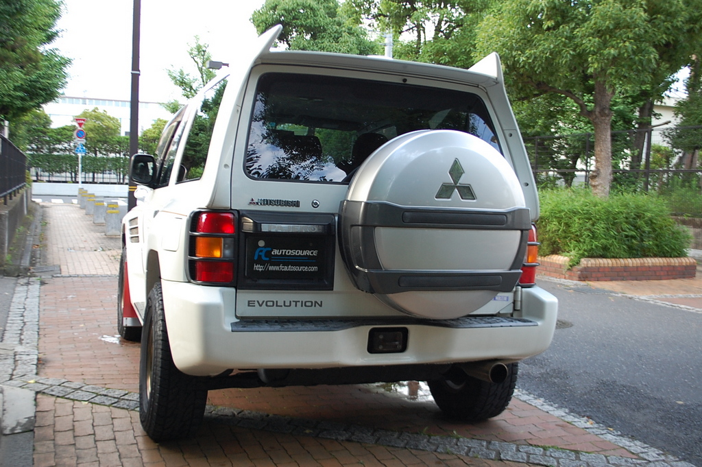 Pajero Evolution 5spd with Bronze Volks Racing alloys!